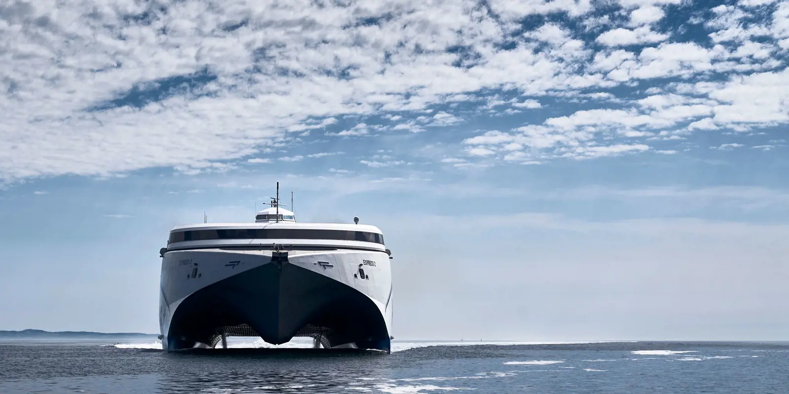 Molslinien May a large liner passing thought the sea