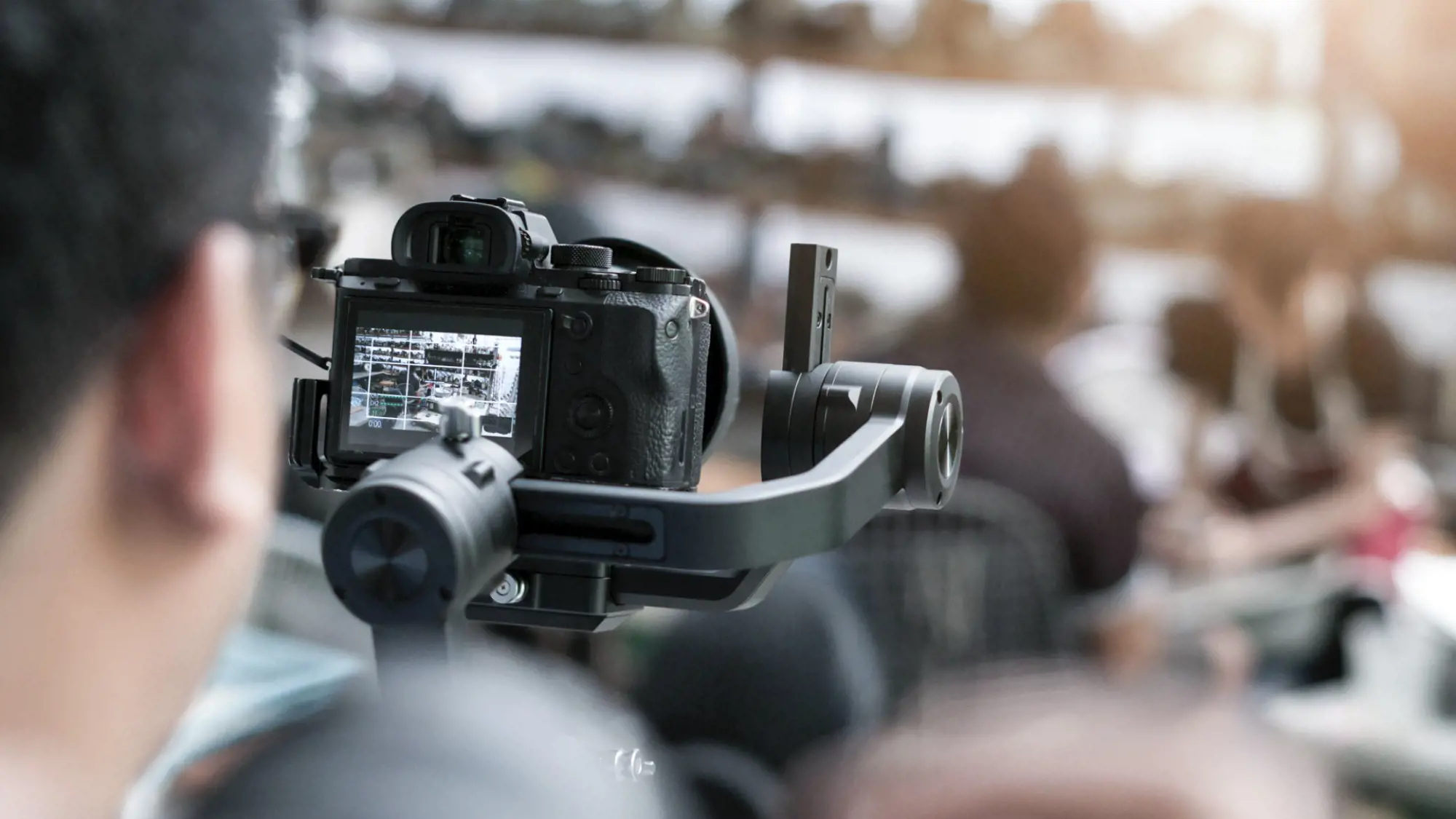 Kameraoptagelse Novicell Person filmer med et kamera | Novicell, Digitalt konsulenthus